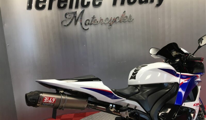 2011 Honda CBR 600 RR Model full