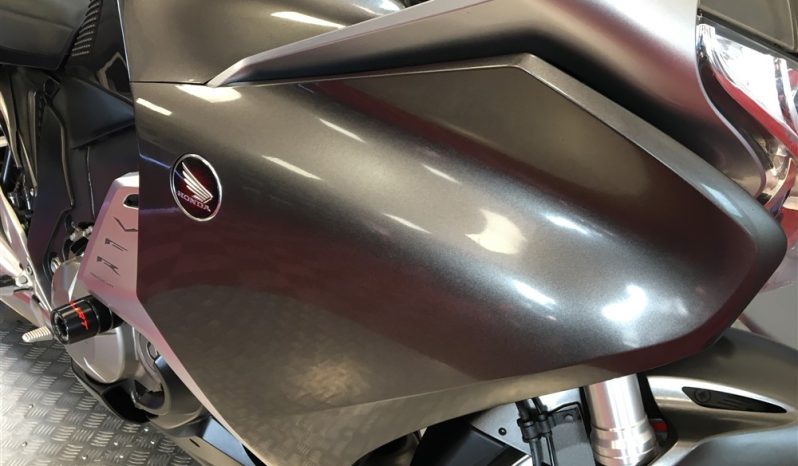 2016 Honda VFR 1200F full