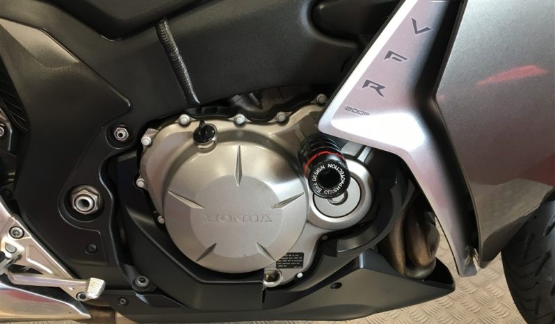 2016 Honda VFR 1200F full