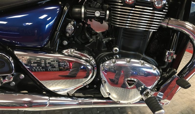 2010 Triumph Thunderbird 1600 full